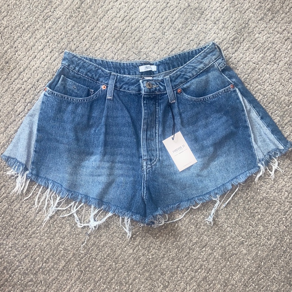 BRAND NEW F21 FLARE DENIM SHORTS!!